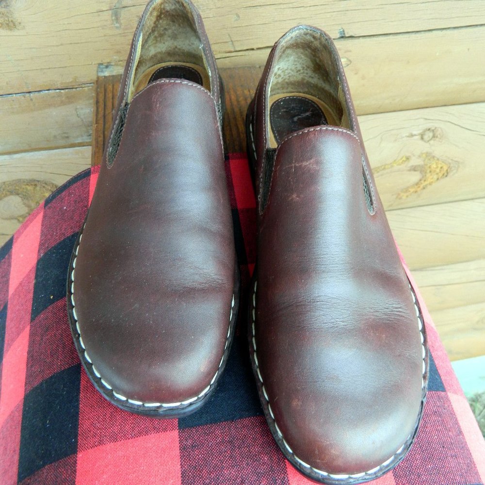 Via Nature Womens Slip On Shoe Dark Brown Leather Women's Size 8.5